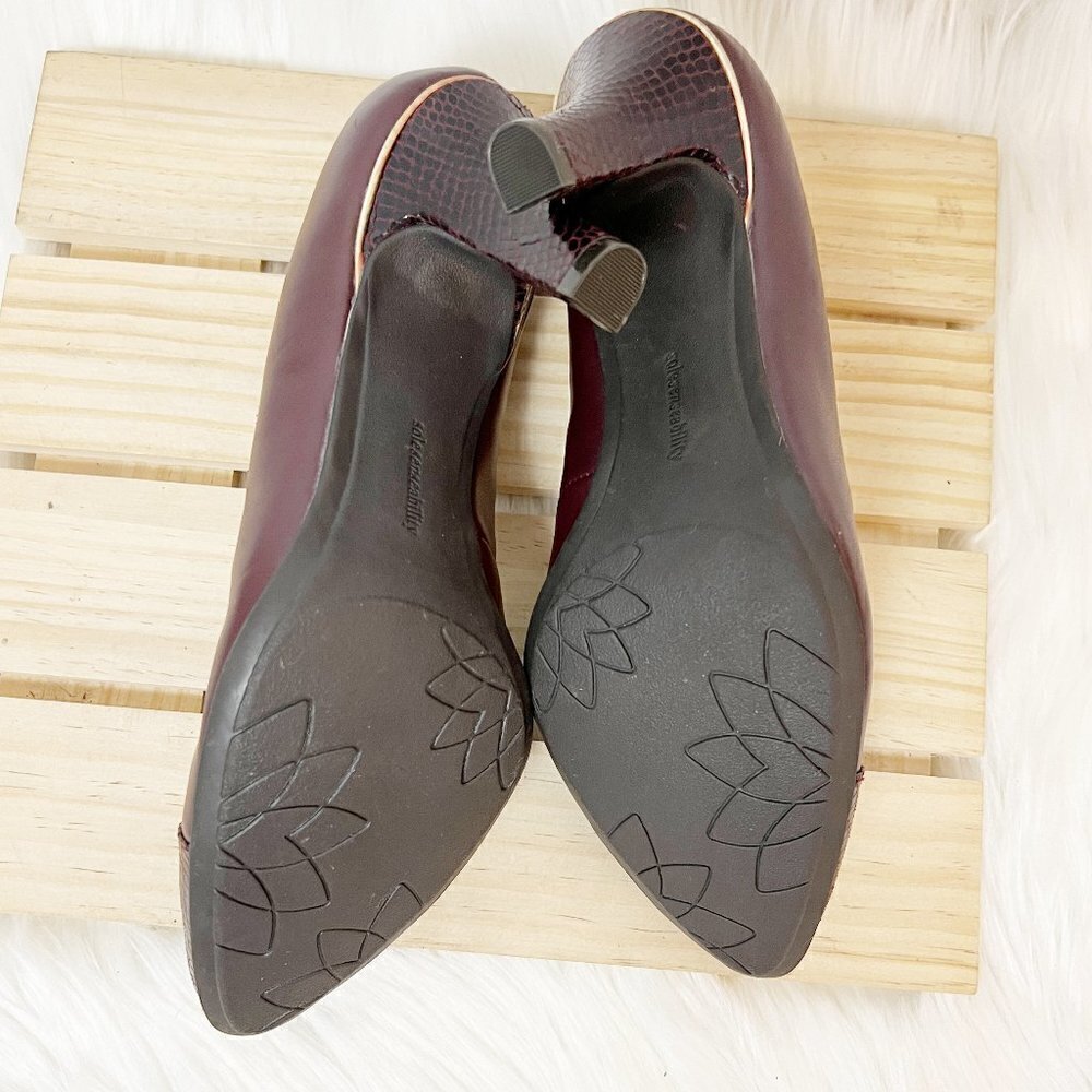Solesenseability Amanda Maroon Faux Leather Snake Print Cap Toe Pumps Size 10 M - Picture 4 of 6